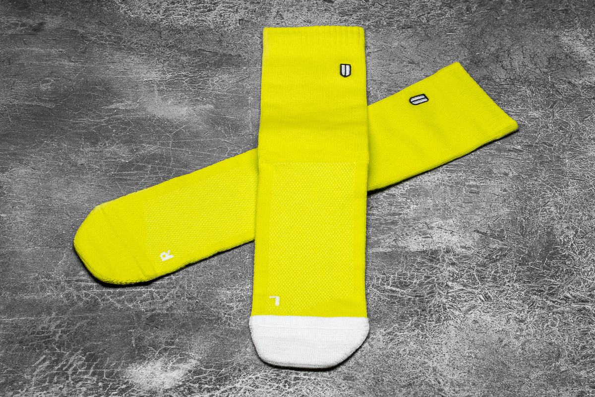 Nobull Crew Neon Men\'s Socks Yellow White | Australia (QW0125)